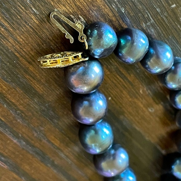 Rainbow Peacock All-Natural Pearl Single Strand Necklace • 14K Clasp • 18 inches - Picture 6 of 6